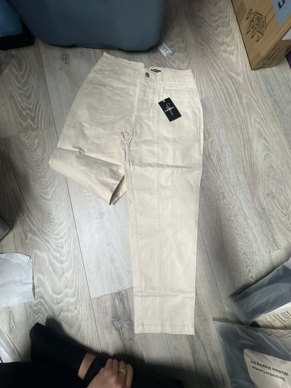 Flamingals Women's Ecru Seamed Cargo Pants Size M New with Tags